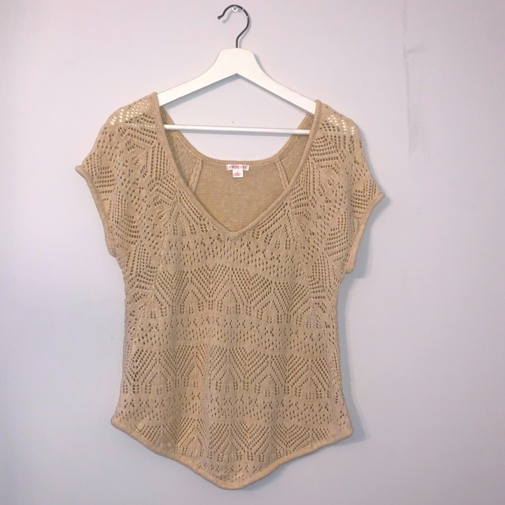 Cream short sleeved sweater top